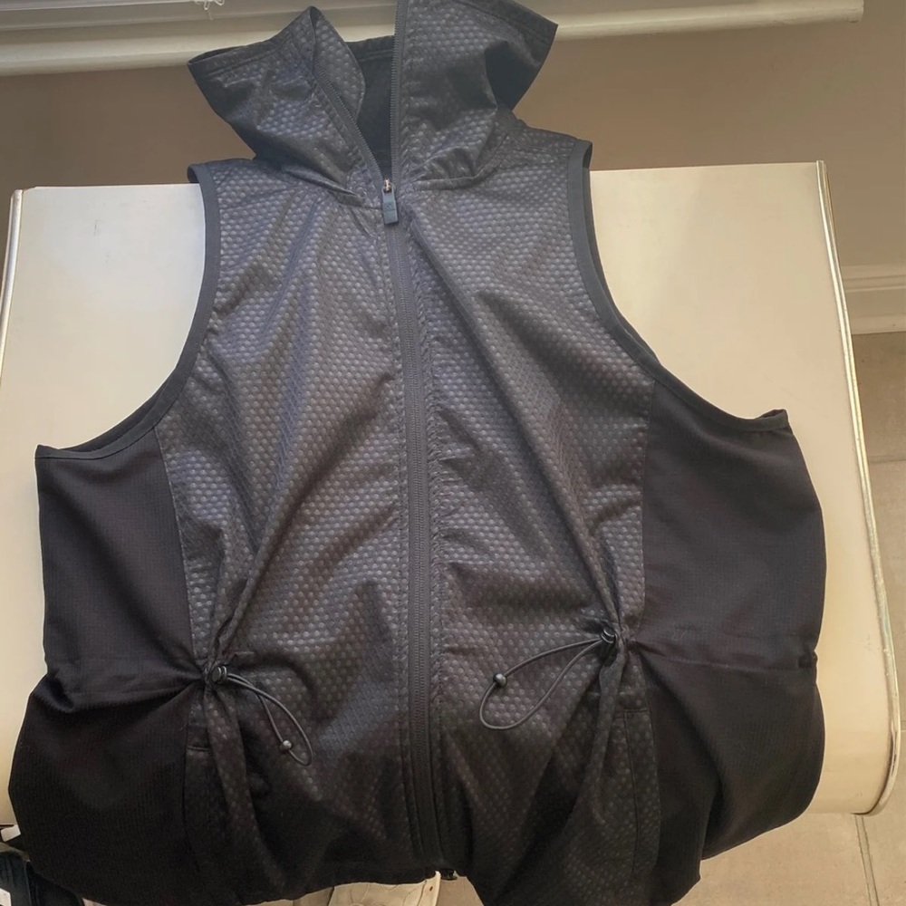 Adidas Climastorm training vest high low size medium - Picture 2 of 7